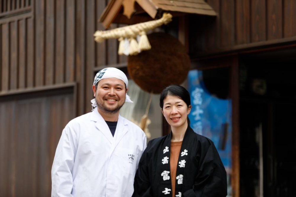 奥様の真澄さんと一緒に